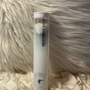 It Cosmetics Heavenly Skin Hair Brush - White